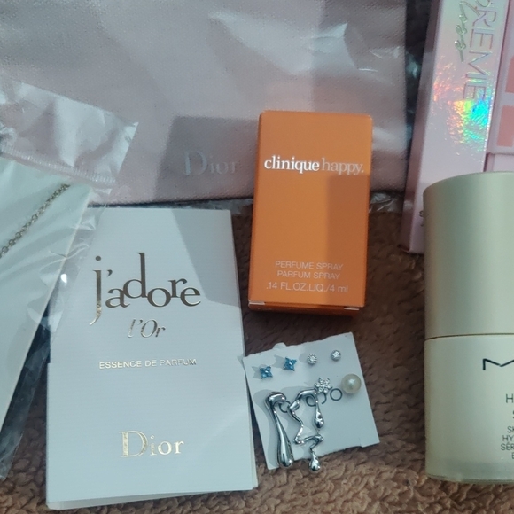 Dior Pink Apparel and Beauty Collection - Picture 5 of 13